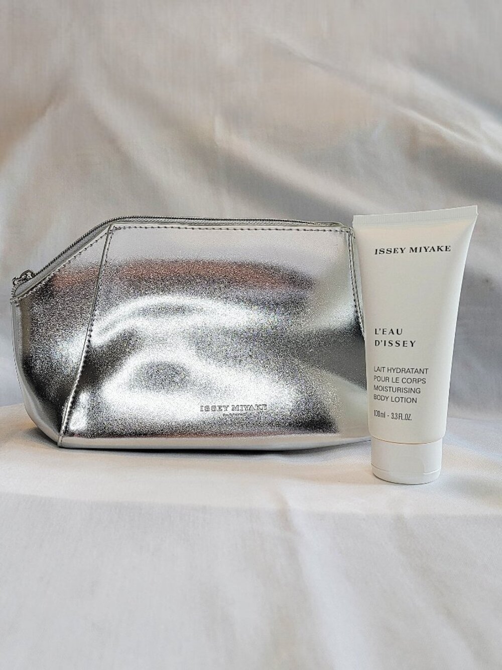 Issey Miyake Cosmetic Bag + Issey Miyake Body Lotion 100ml